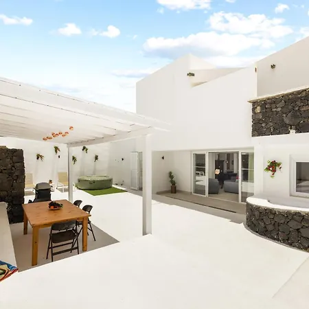 Home2book Elegant With Jacuzzi