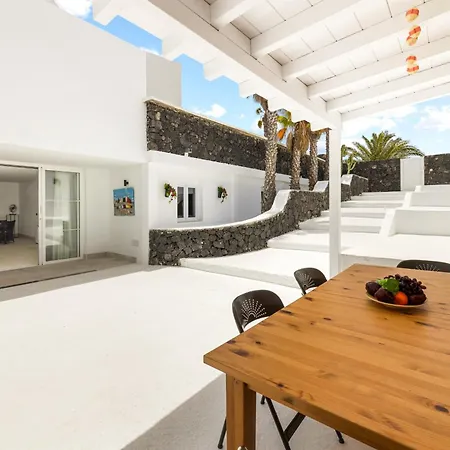 Home2book Elegant With Jacuzzi Vila
