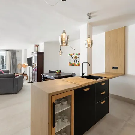 Vila Home2book Elegant With Jacuzzi