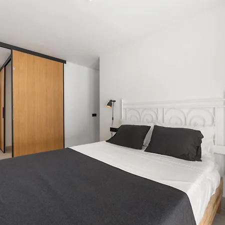 Home2book Elegant With Jacuzzi Vila